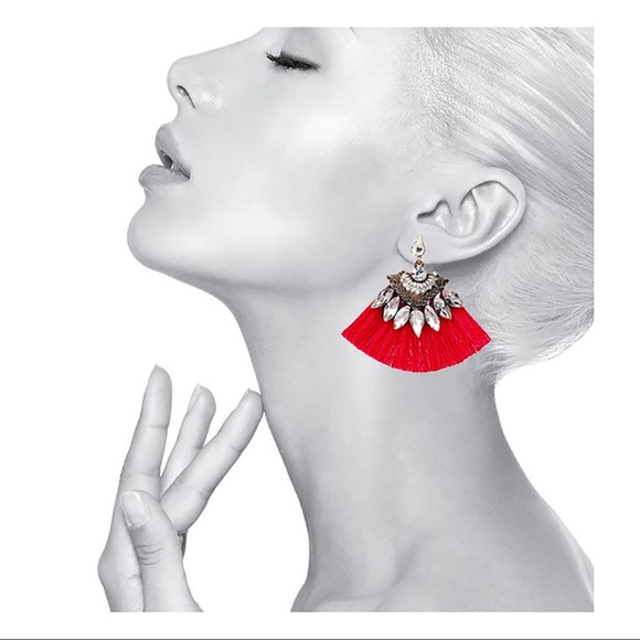 Amazing Red Boho Tassel Earrings NWT - Picture 2 of 4